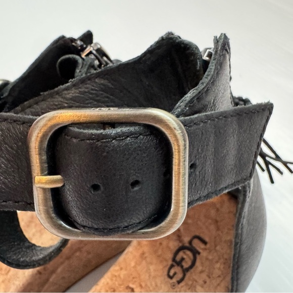 UGG Zoe Black and Tan Wedge Sandals - Picture 4 of 14